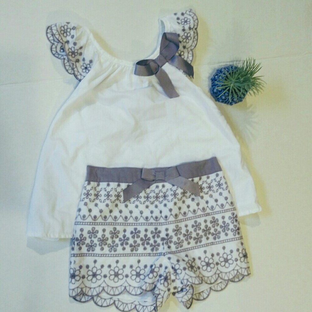 Max Studio 2T Eyelet Lilac baby outfit